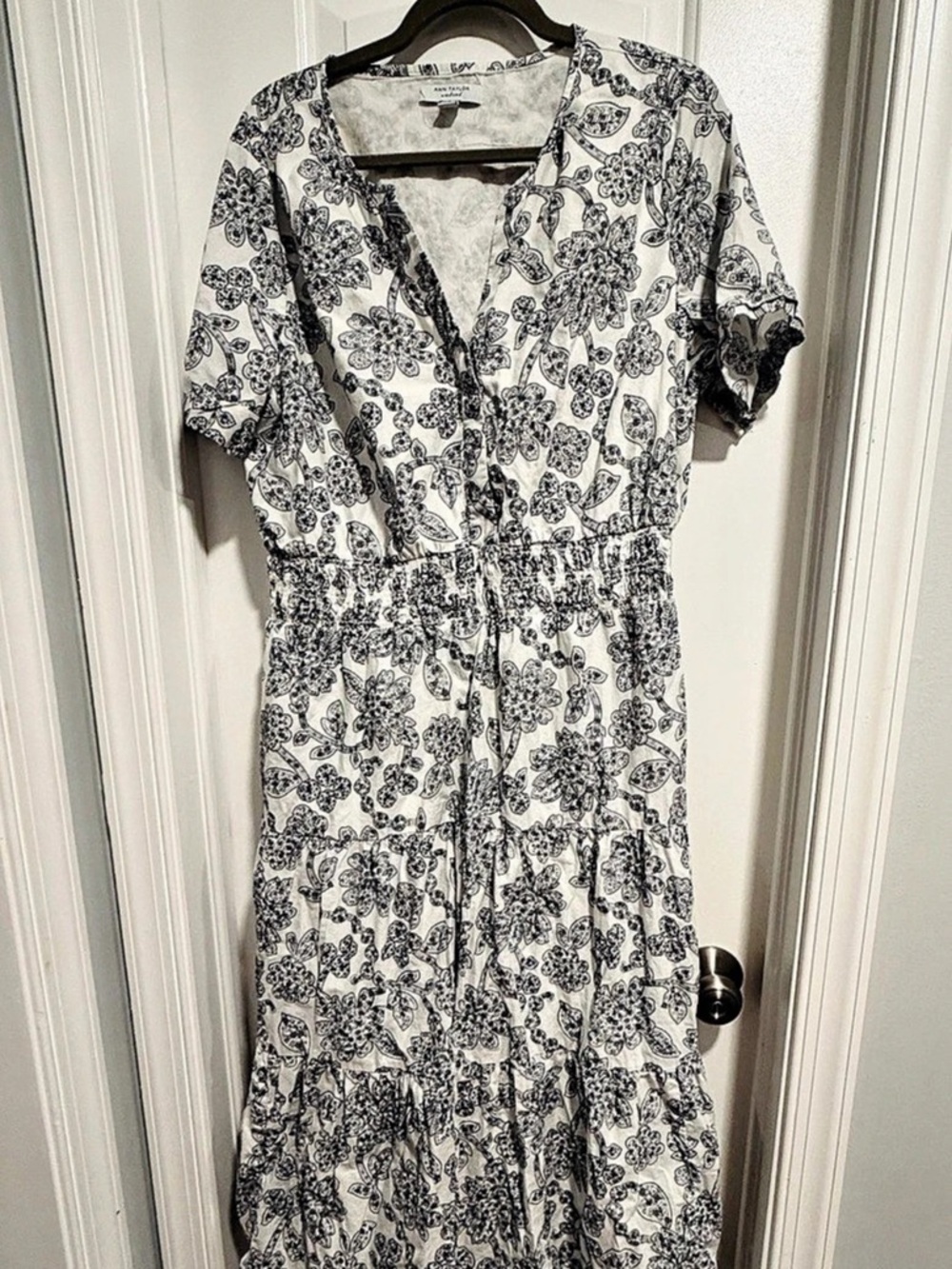 Ann Taylor Floral Paisley Midi Dress in White & Black Size 16P Like New
